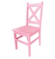 Różowe krzesło z drewna